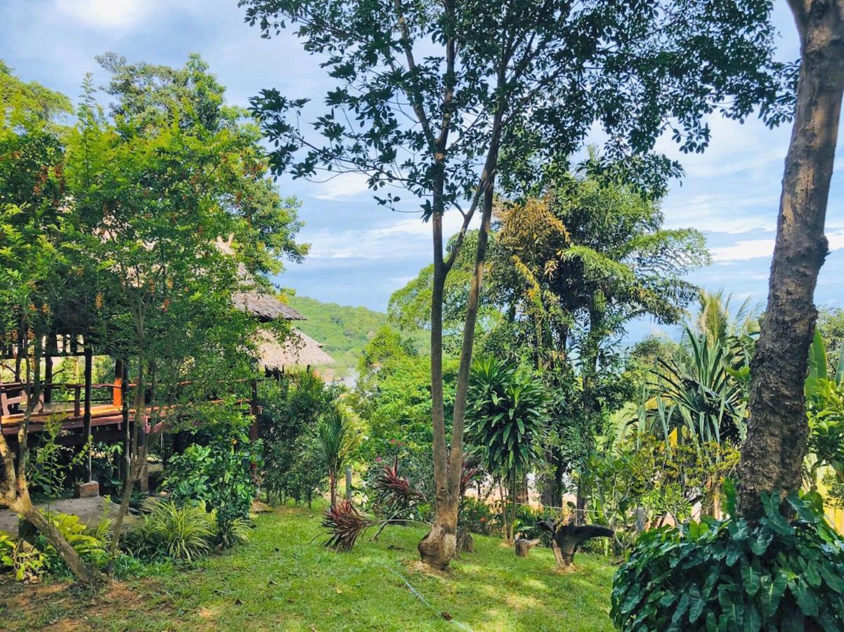 Banyan Bay Villas Koh Jum Bagian luar foto
