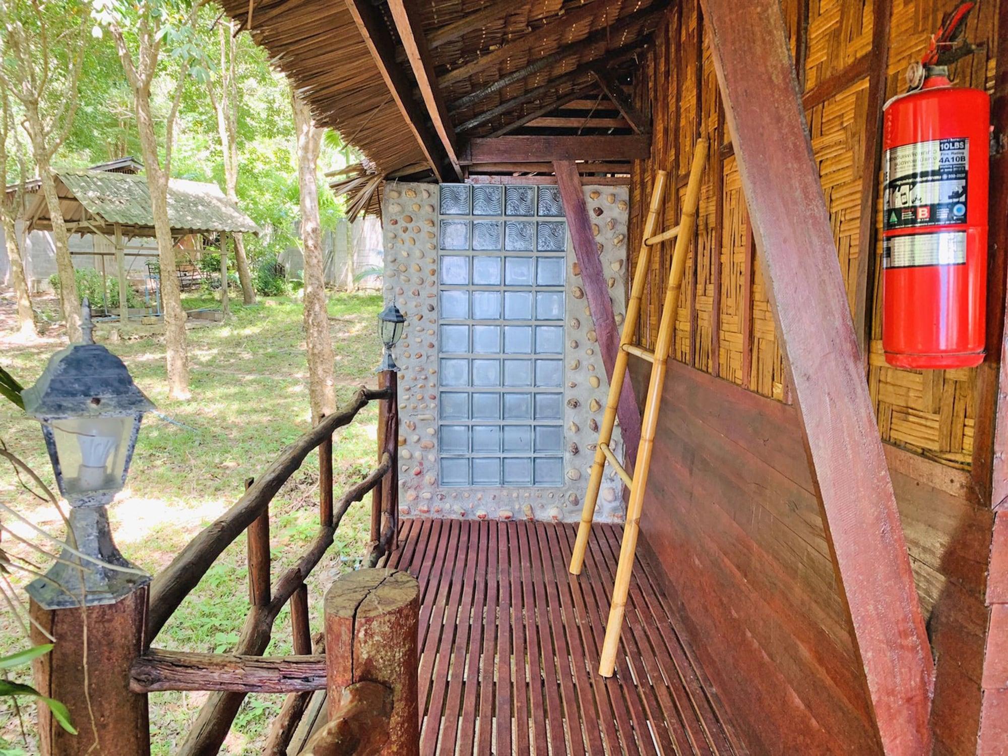 Banyan Bay Villas Koh Jum Bagian luar foto