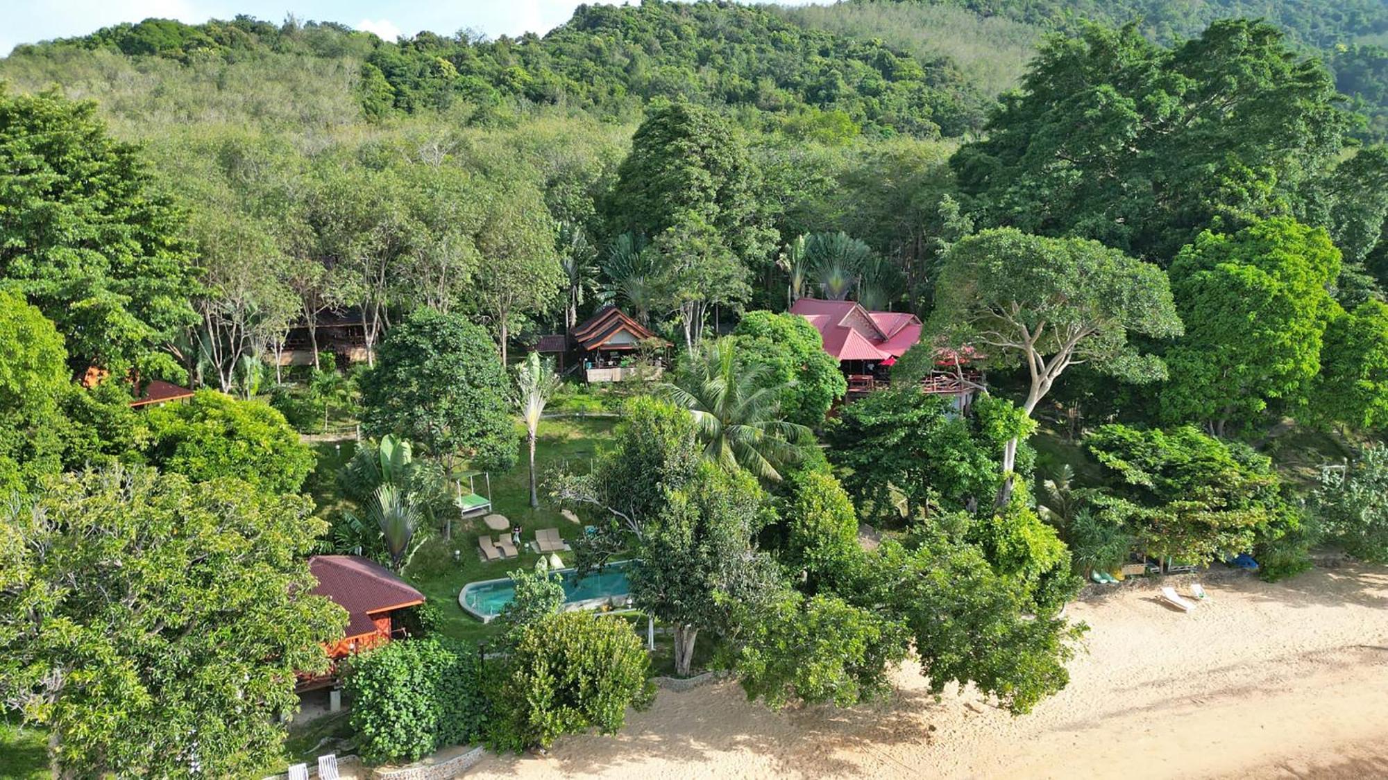 Banyan Bay Villas Koh Jum Bagian luar foto